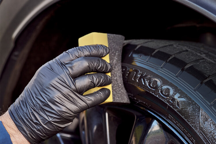 Bandenzwart, Bandenapplicator